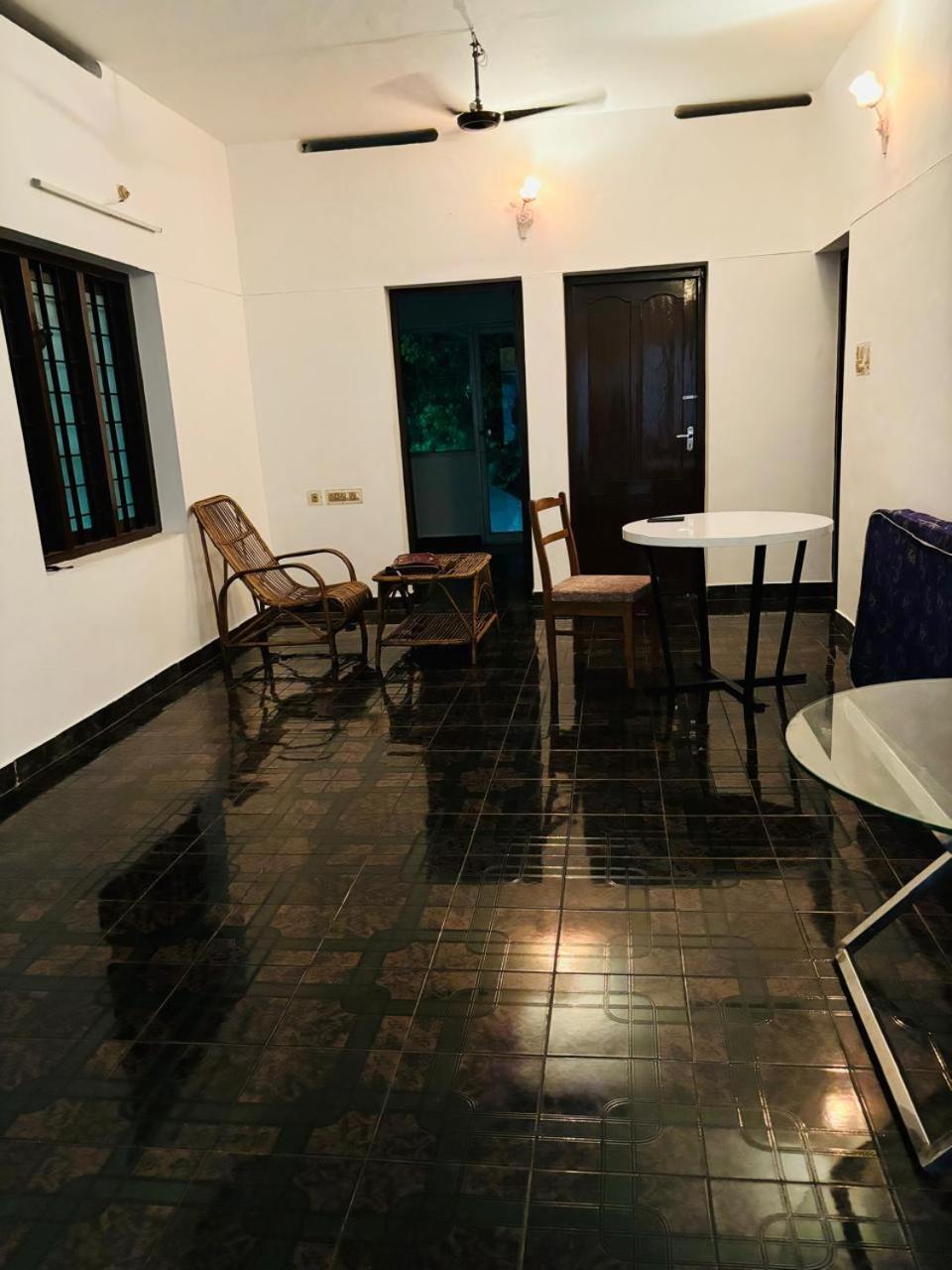 Luxus Inn Ja - Padmanabha Thiruvananthapuram ภายนอก รูปภาพ